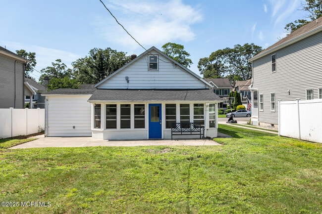 Building Photo - 608 Mercer Ave
