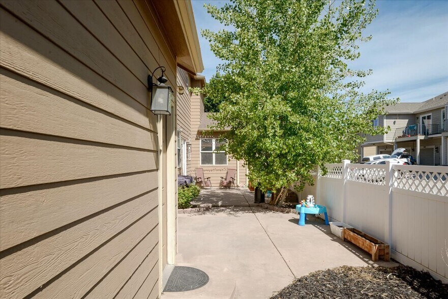 Building Photo - 2475 Saint Paul Dr