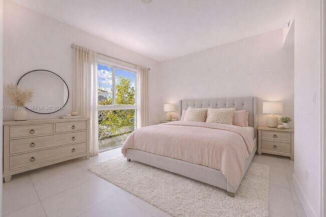 Building Photo - 519 SW 5th Ave