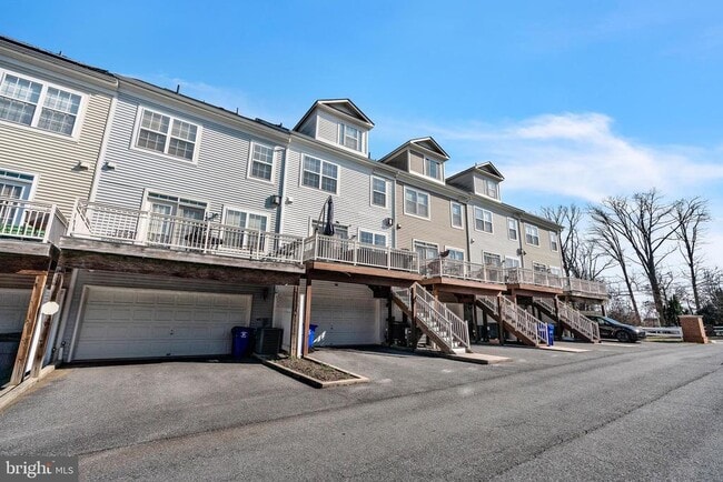 Building Photo - 14806 Hardcastle St