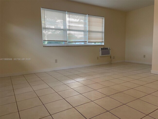 Building Photo - 1850 N 27th Ave