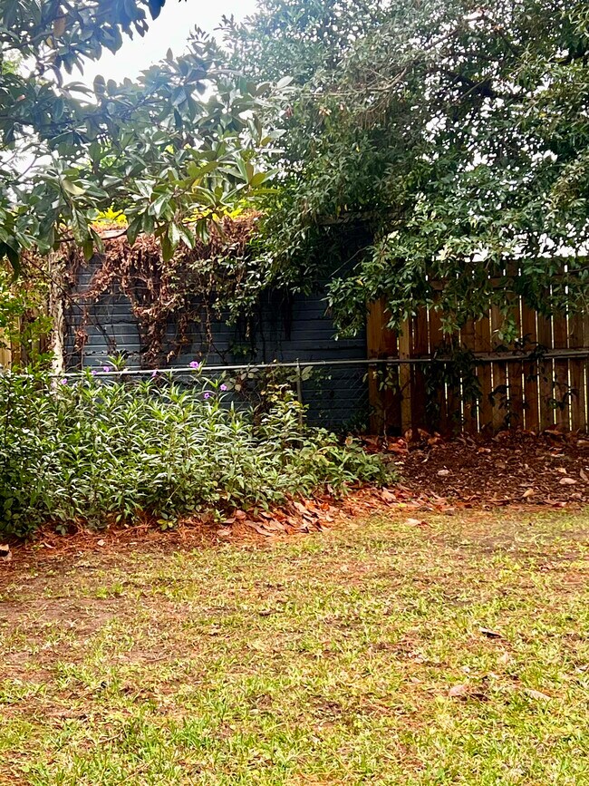 Building Photo - 1234 Island View Dr