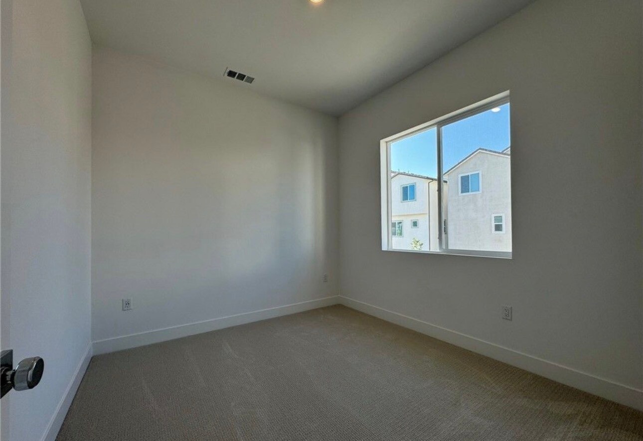 Building Photo - 114 Seep