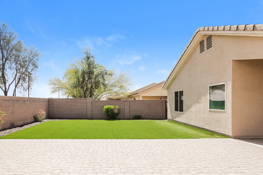 Building Photo - 4449 N 123rd Dr