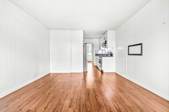 Building Photo - Bright and spacious 1 bedroom 1 bath condo in Makiki !