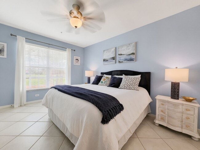 Building Photo - 2-bedroom + den condo in Lely Resort!