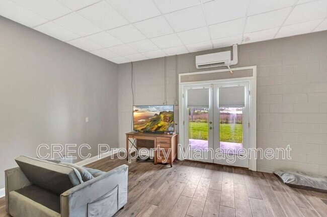 Building Photo - 1392 Eden Rd