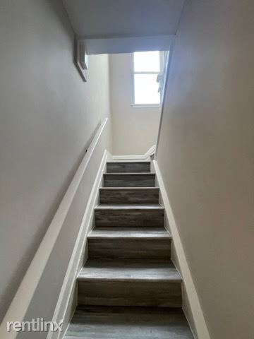 Building Photo - 3 br, 2.5 bath House - 2469 Brentwood Ave