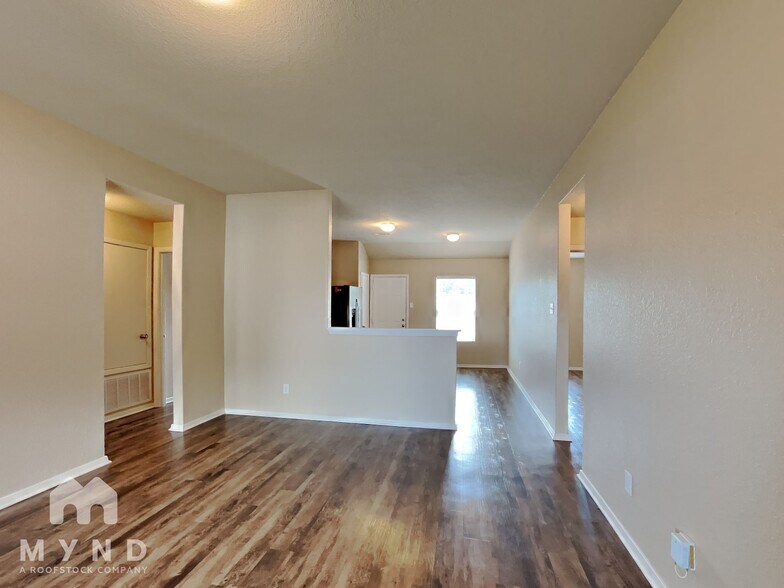 Building Photo - 7017 Pearl Vly Cv