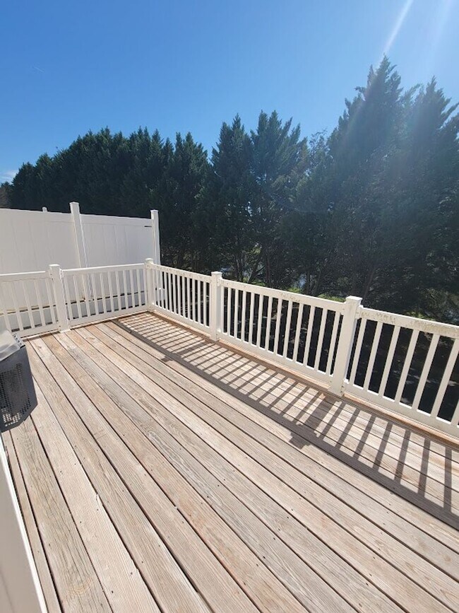 Building Photo - Huntersville Townhouse located in Rosedale!