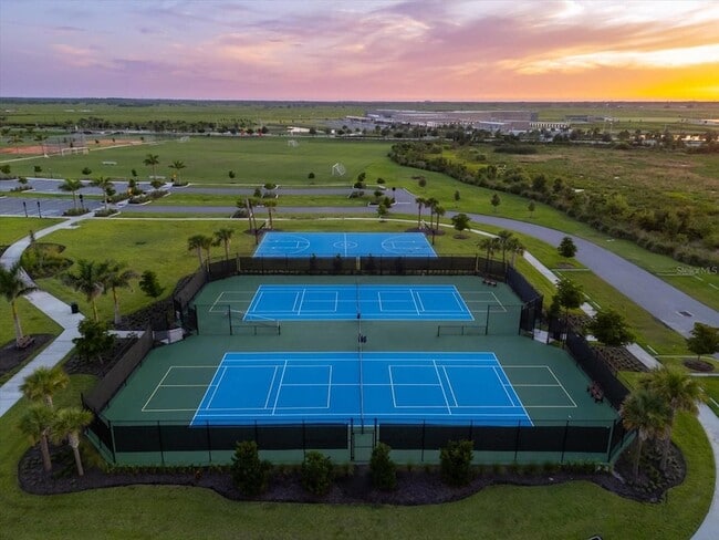 Building Photo - 8765 Daybreak St