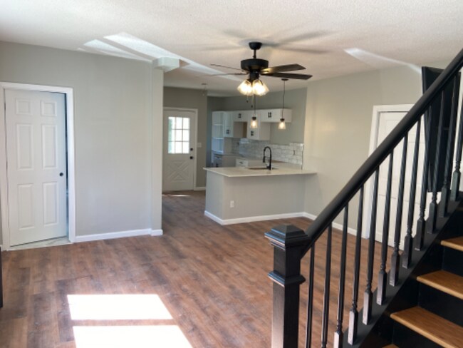 Building Photo - 28 Marble St