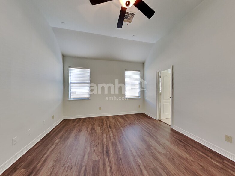 Building Photo - 10224 Forest Glade Ct