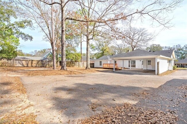 Building Photo - 1240 Lynchburg Ct