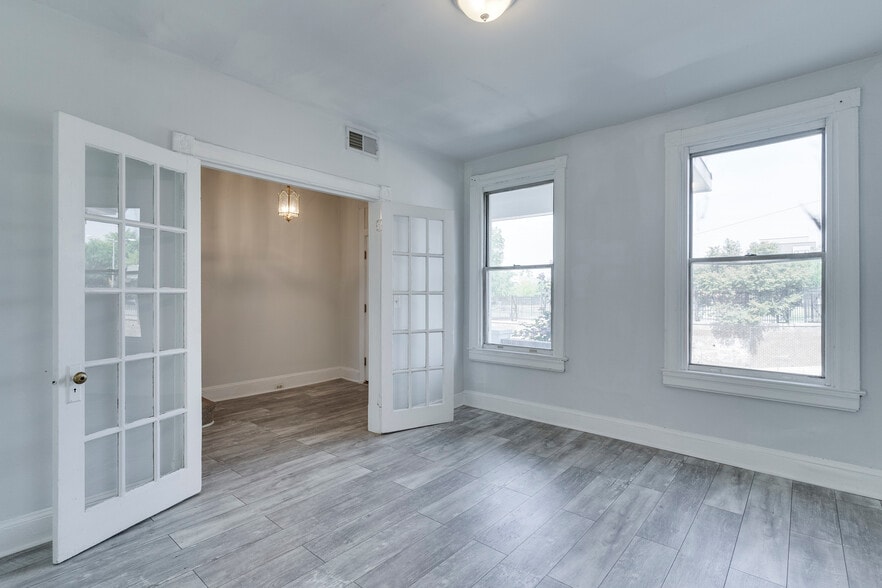 Building Photo - 710 Columbia Rd NW