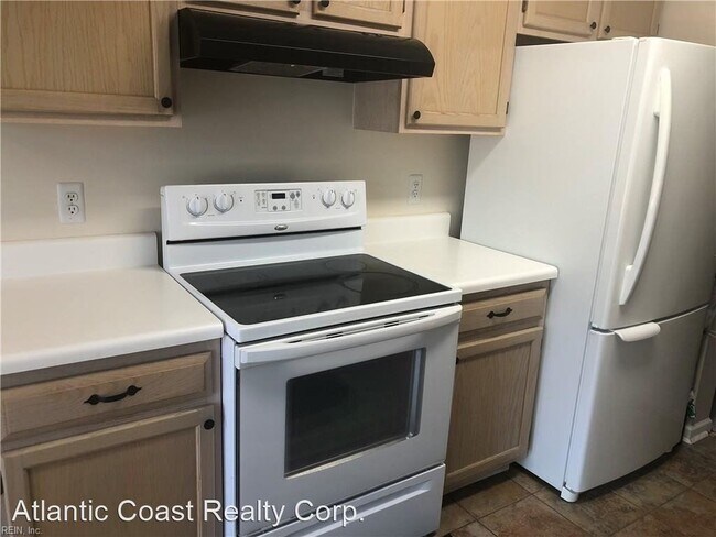 Building Photo - 3 br, 2.5 bath House - 639 Brisa Ct