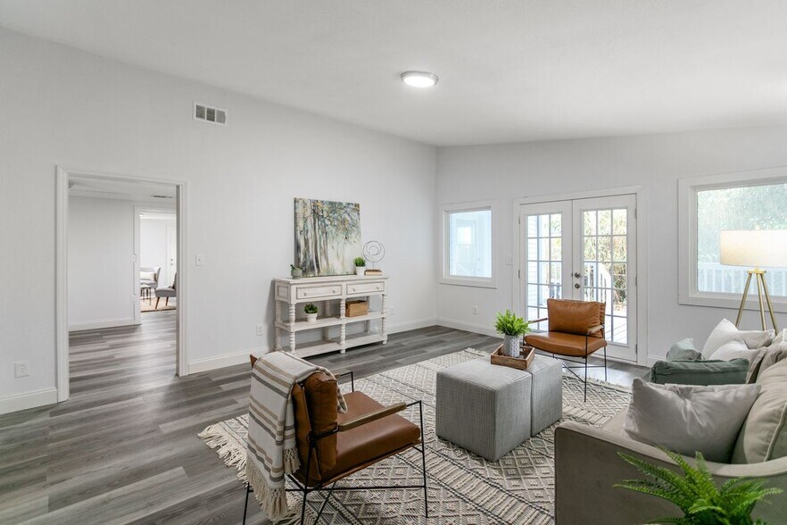 Building Photo - 5379 4th St