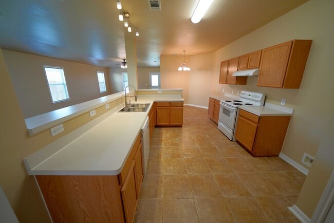 Building Photo - Immaculately upgraded and maintained home now available in Cibolo! Realtor Commission: $550