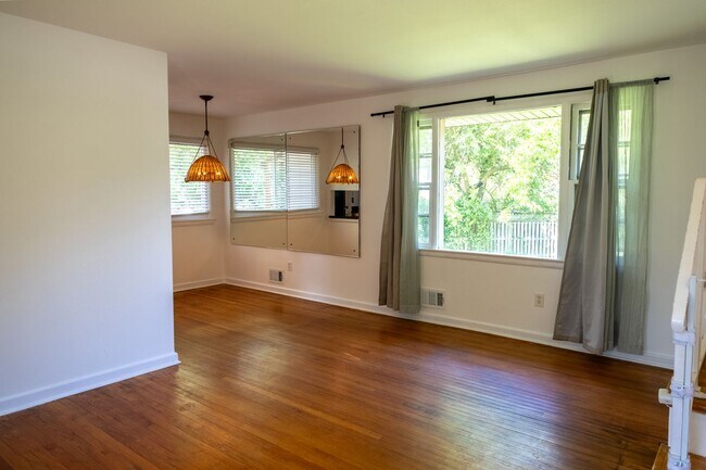 Building Photo - 10000 Kinross Ave
