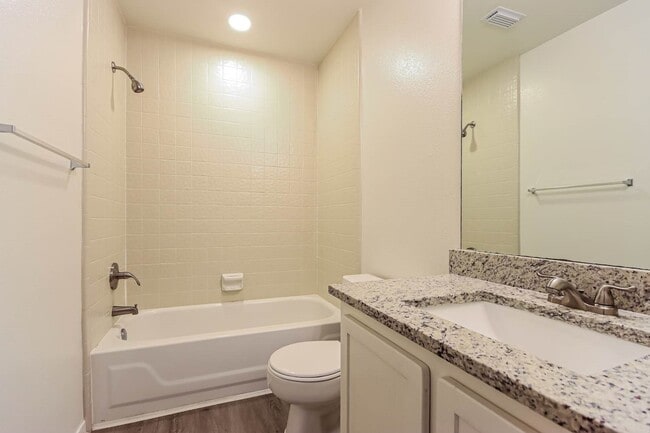 Building Photo - 10 Shallow Pond Pl