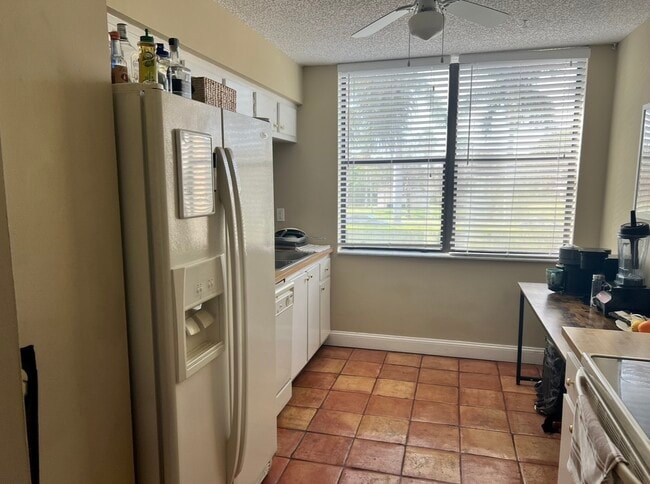 Building Photo - 2455 Lindell Blvd