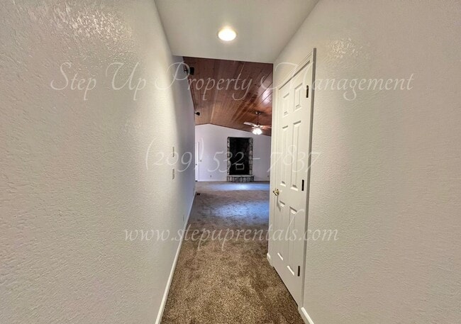 Building Photo - Cozy and Charming 3 Bedroom 2 Bathroom in ...