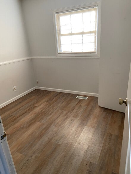 Building Photo - 3804 W Vinton Ave