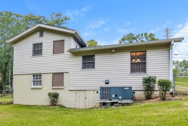 Building Photo - 1617 Bobolink Ln NE