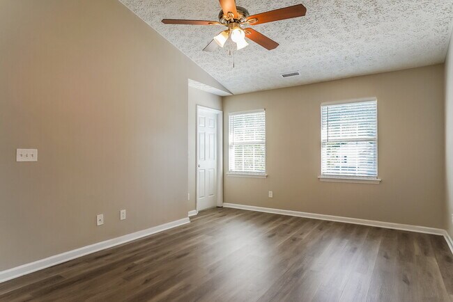 Building Photo - 514 Laurens Way