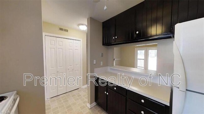 Building Photo - 1042 Rock Knoll Ct