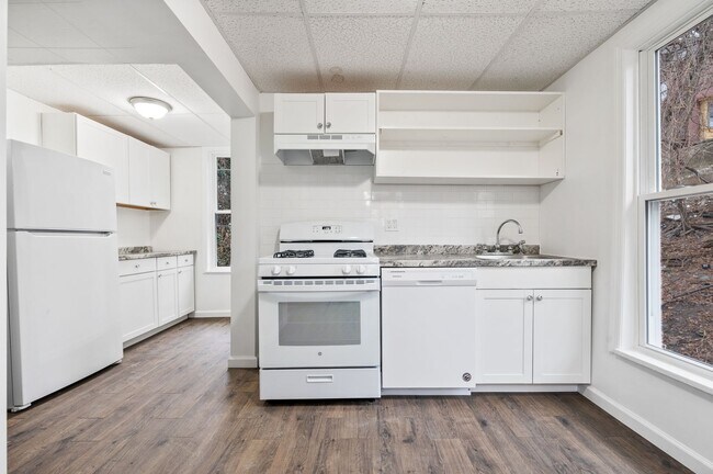 Building Photo - Spacious 3 Bed, 1 Bath Apartment in Garfie...