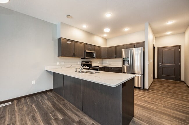 Building Photo - Spacious Townhome In The Kingston Neighborhood