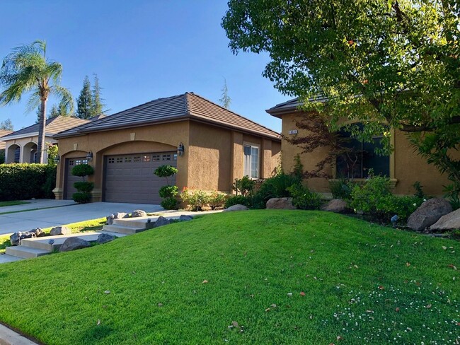 Building Photo - Gorgeous 4 bd. & 3.5 bath Home in Clovis U...