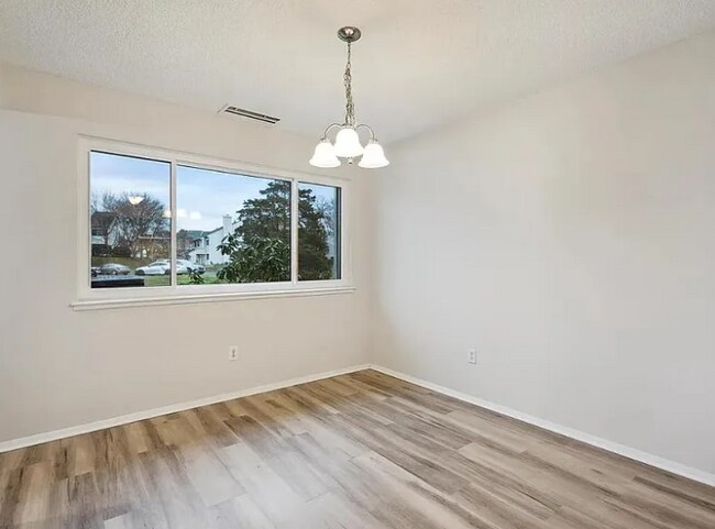 Building Photo - 108 Continental Dr