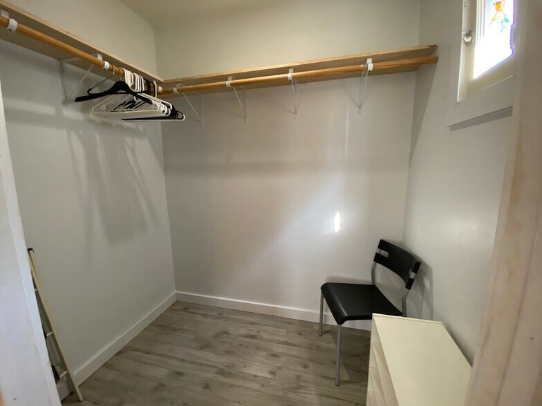 Building Photo - 1043 Sanborn Ave