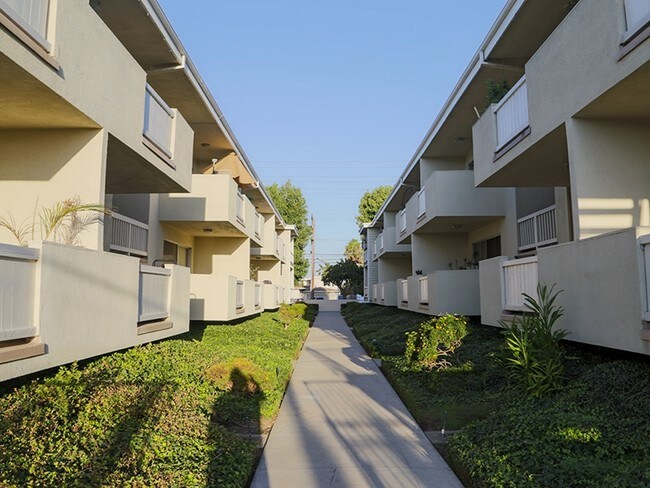 Building Photo - 16635 Yukon Ave