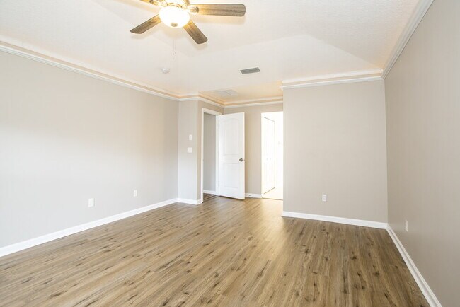 Building Photo - 906 Thoroughbred Dr