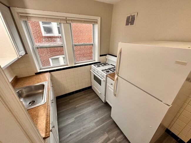 Building Photo - 4956 Kemper Ave