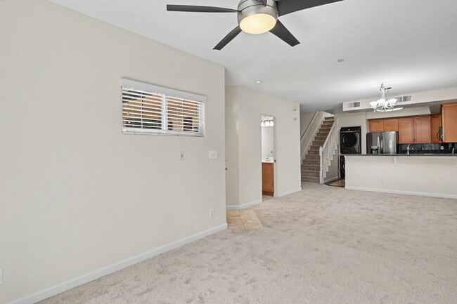 Building Photo - 808 Lenzen Ave