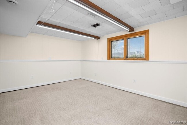 Building Photo - 38027 Mallast St
