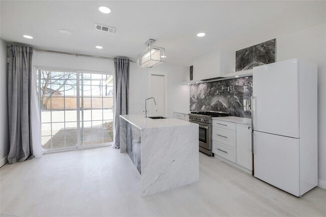 Building Photo - 8505 Spearman Dr