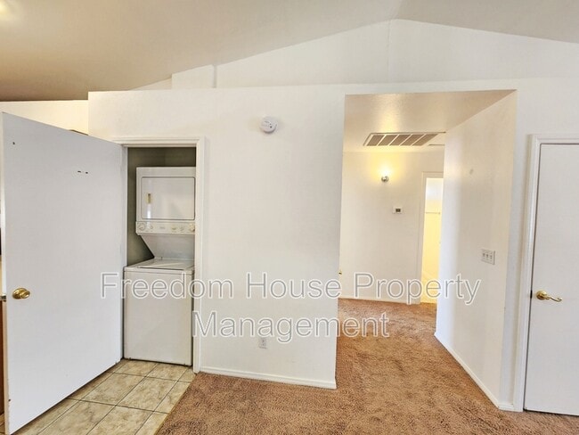 Building Photo - 2341 E Calvada Blvd