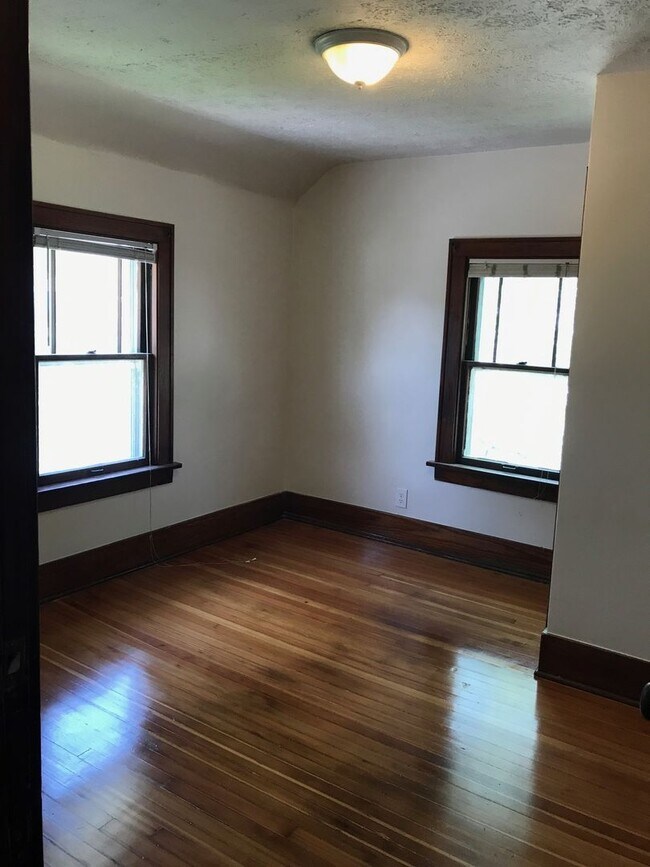 Building Photo - Spacious & Updated Craftsman House in Gifford Park