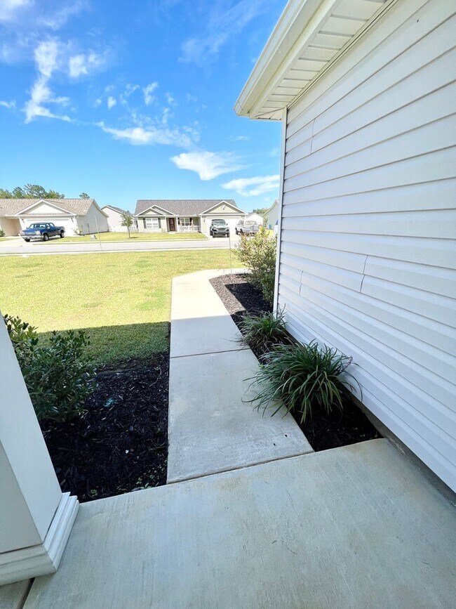 Building Photo - Beautiful home in Woodland Lakes! Extended...