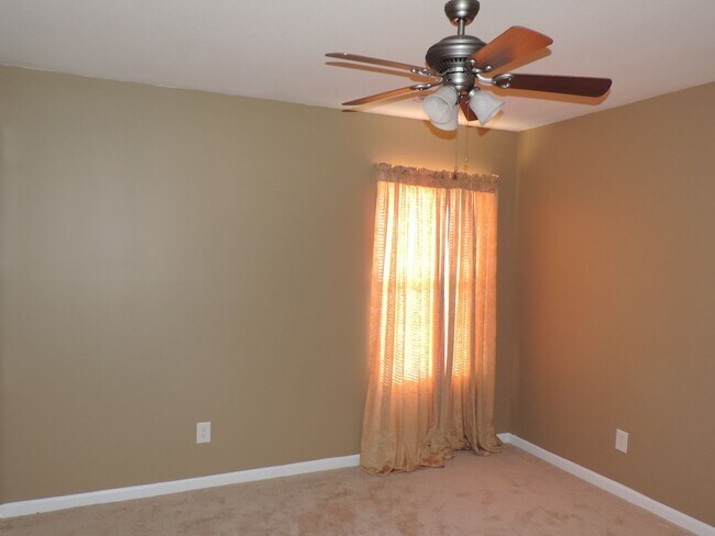 Building Photo - 5 BR/3BA | Newly Renovated Single Family Home |Wheelchair accesible room | Near Pharr Mill Park!