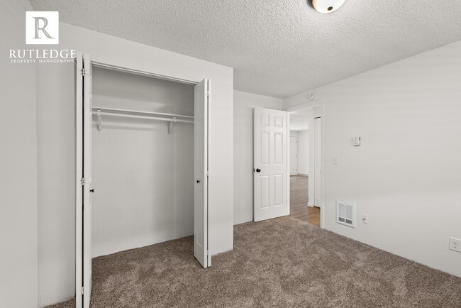 Building Photo - 2250 Crater Lake Ave