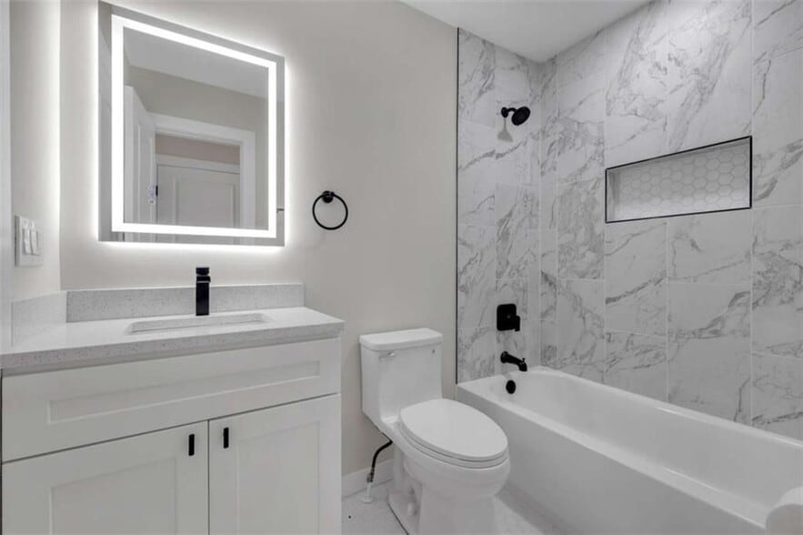 Building Photo - 1427 Lorenzo Dr SW