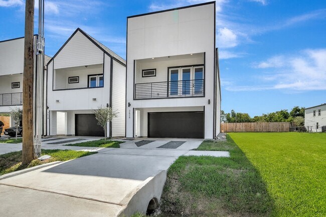 Building Photo - 3630 Amos St