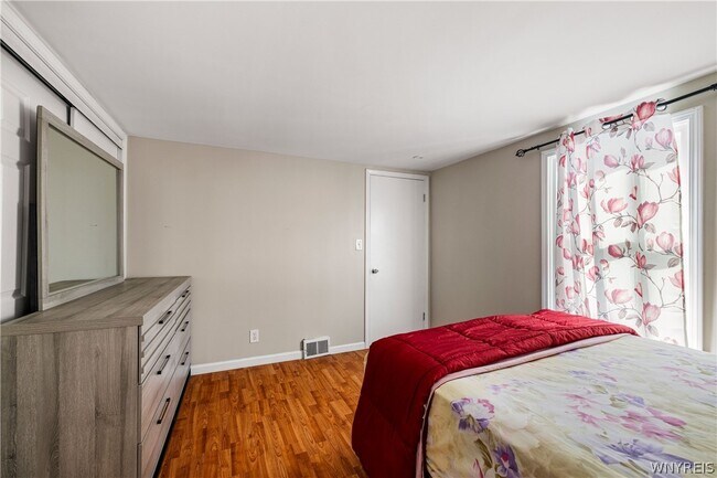 Building Photo - 36 Crescent Ct