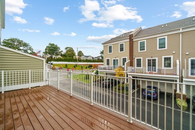 Building Photo - 205 Roosevelt Dr